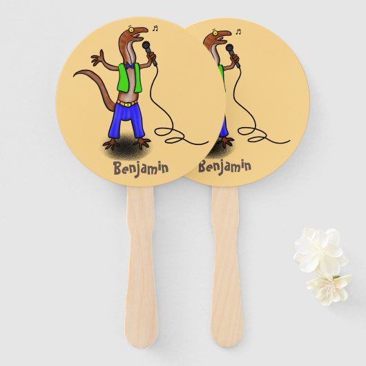 Funny lizard zingt met cartoon van de microfoon handwaaier (Voorkant en achterkant)