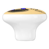 Funny lizard zingt met cartoon van de microfoon keramische knop (Zijkant)