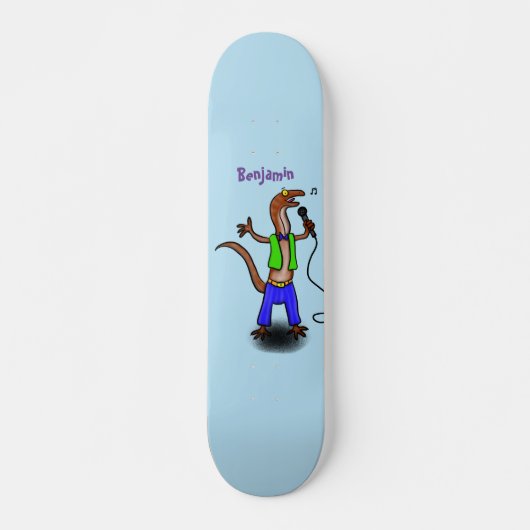 Funny lizard zingt met cartoon van de microfoon persoonlijk skateboard (Voorkant)