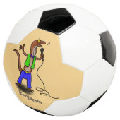 Funny lizard zingt met cartoon van de microfoon voetbal (Drie kwart)