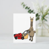 Funny Llama Pushing Lawn Mower Cartoon Briefkaart (Staand voorkant)
