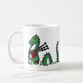 Funny Loch Ness Monster die Bagpipes afspeelt Koffiemok (Links)
