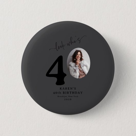 Funny Look Whos 40 Stylish 40th Birthday Ronde Button 5,7 Cm (Voorkant)