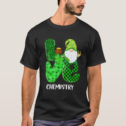 Funny LOVE Chemistry Gnome St Patricks Day Mannen  T-shirt (Voorkant)