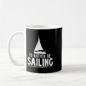 Funny Love Sailing Quote Gift, I'd Rather Be Saili Koffiemok (Links)