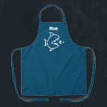 Funny Ma Shark Navy Blue Cooking Schort<br><div class="desc">Voeg wat humor toe aan je bakken met deze grappige mam die blauw-blauw-witte kookpron heeft.  Het is ontworpen met moederhaai die op kleinere vissen jaagt,  gecentreerd op de voorkant van het donkerblauwe platform.  Gepersonaliseerd met "mam" in witte wittekst.</div>