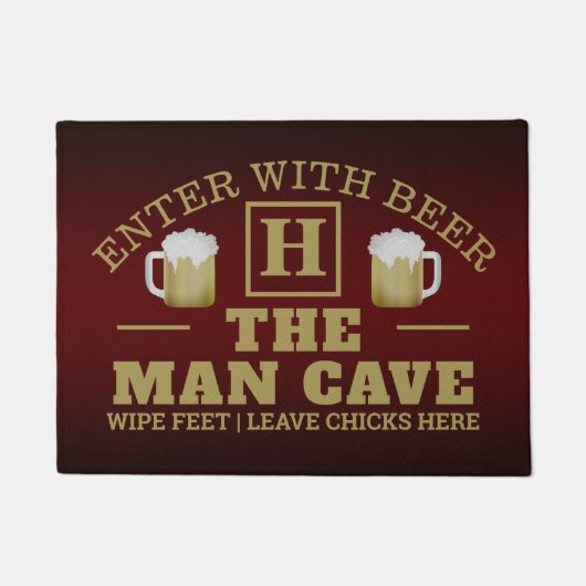 Funny MAN CAVE met Monogram en bier op BROWN Deurmat (Voorkant)