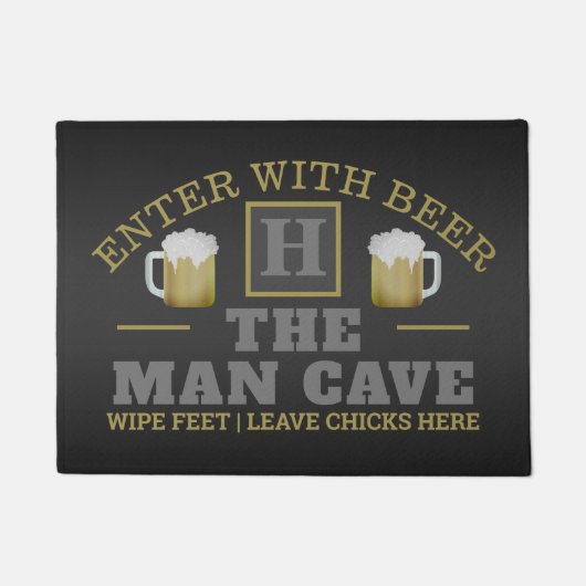 Funny MAN CAVE met Monogram en bier op GRAY Deurmat (Voorkant)