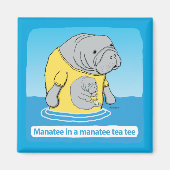 Funny Manatee in een Tea T-shirt Magneet (Voorkant)