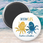 Funny marvy and gold ocetopus bruiloft gunst magneet<br><div class="desc">👉 Draai een glimlach op een gezicht met deze kustmarine en goud bezocht de 'octopus bruiloft gunt magnet'. - Klik gewoon om dit ontwerp te personaliseren 🔥 Mijn beloften - Dit ontwerp heeft unieke handgetekende elementen (getekend voor mij!) - Het is ontworpen met u in gedachten 🙏 Dank u voor...</div>