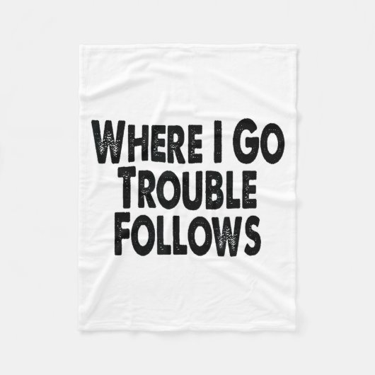 Funny Matching Couple Design – Where I Go Trouble  Fleece Deken (Voorkant)