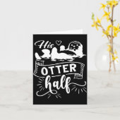 Funny Matching Couple His And Her Otter Half Valen Kaart (Gele Bloem)