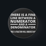 Funny Math FINE LINE NUMERATOR DENOMINATOR Ronde Button 3,2 Cm<br><div class="desc">Gift for a math teacher,  mathematics,  mathematician,  anyone who loves math. Graduation gift for a math major. There is a Fine Line Between a Numerator and a Denominator - Only a Fraction Will Understand!</div>