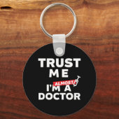 Funny Medical Student Vertrouw me dat ik bijna dok Sleutelhanger (Voorkant)