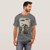 Funny meerkat Sie with UFOs Weird Alien retro funn T-shirt (Voorkant volledig)