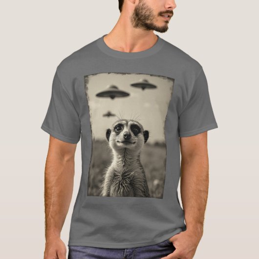 Funny meerkat Sie with UFOs Weird Alien retro funn T-shirt (Voorkant)
