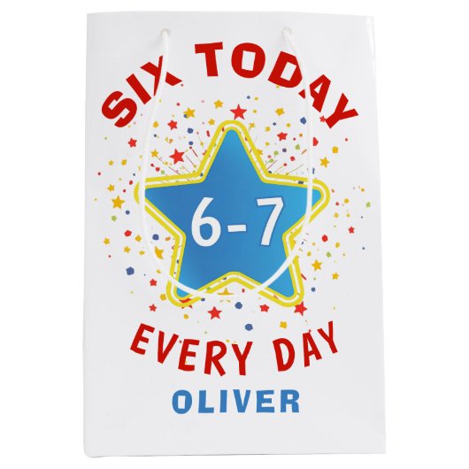 Funny Meme Six Today 6-7 Every Day Birthday Kid's Medium Cadeauzakje (Voorkant)