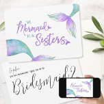Funny Mermaid is Sisters Bridesmaid-voorstel Kaart<br><div class="desc">Een grappige bridesmaïde voorstelkaart met een leuk maidenthema. De voorzijde van de kaart is voorzien van de letters "We mermaid to be sisters" in een mermaïde-themaattypografie met vermagerde staarten. Op de achterzijde van de kaart staat "[naam bridesmaïde] u bent aan het mermazing. Bent u mijn bruidsmeisje? [bruidsnaam]" in het coördineren...</div>