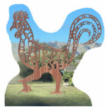 Funny Metal Chicken Rooster Staand Fotobeeldje<br><div class="desc">Voeg een beetje eigenzinnige charme toe aan uw ruimte met dit kleine en gekke metalen kippenbeeld, geïnspireerd op een foto genomen in Pollenca, Mallorca, Spanje. Het ontwerp vangt de speelse geest van de originele foto, met een haan met overdreven functies en een leuke, grillige houding. Perfect voor het toevoegen van...</div>