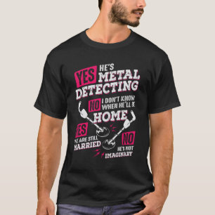 Funny Metal Detectorist Wife Gift T-shirt