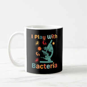 Funny Microbioloog die ik speel met bacteriën Koffiemok