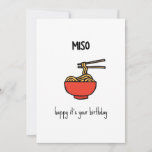 Funny Miso Ramen Pun Birthday Kaart<br><div class="desc">Miso blij dat het je verjaardag is - grappige geun verjaardagskaart met een minimalistische illustratie van miso ramen noedles</div>