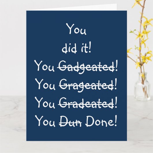 Funny Misspelling Afstuderen Gefeliciteerd BIG Kaart (Gele Bloem)