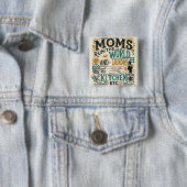 Funny Mom Button Badge - Moeders Run de Wereld... (In situ)