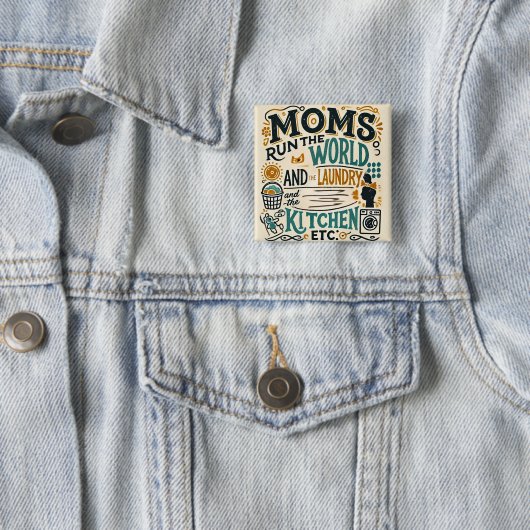 Funny Mom Button Badge - Moeders Run de Wereld... (In situ)
