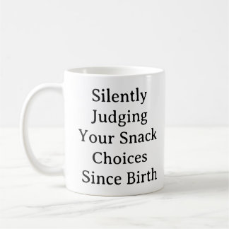 Funny Mom Life Mok – Judgy Mom Snack Humor Gift