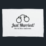 Funny Mr en Mrs handboffs kussens hoesje voor een  Kussensloop<br><div class="desc">Grappig dat Mr en Mrs handboffs het hoesje voor een stel kussen. Geppersonaliseerde kussen hoesje voor nieuw kruid/bruid en bruin. Koel ontwerp met hartboeien. Ook geweldig als geschenk voor vrijgezellenfeest of verloving.</div>