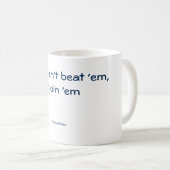 Funny mug: Als je ze niet kunt slaan, geniet je er Koffiemok (Voorkant rechts)