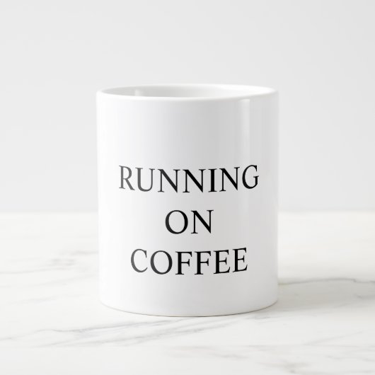 Funny mug states "RUNNING ON COFFEE" Grote Koffiekop (Voorkant)