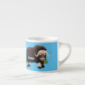 Funny musk ox cartoon illustratie espresso kop (Rechts)