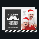 FUNNY MUSTACHE  HOLIDAY GREETCARD FEESTDAGENKAART<br><div class="desc">VOEG DEZE RETRO MUSTACHES AAN UW EIGEN HOLIDAY FOTO MET DEZE FUNNY MUSTACHE HOLIDAY GREETING KAART TOE. SELECTEER ALLEEN "AANPASSEN" OM DE MUSTACHES ROND TE VERPLAATSEN OM UW FOTO AAN TE PASSEN OF DUPLICAAT OM MEER MUSTACHES VOOR MEER MENSEN TOE TE VOEGEN. DIT IS DEFINITIEF EEN "CREËER UW EIGEN" SJABLOON...</div>
