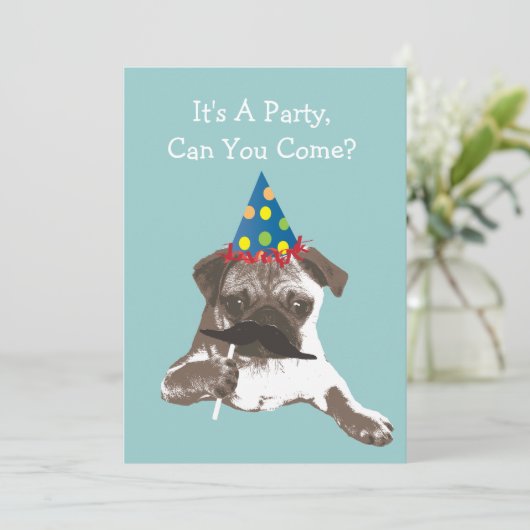 Funny Mustache Pug Birthday Party Invitation Kaart (Staand voorkant)