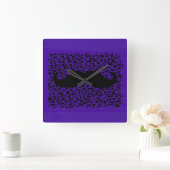 Funny Mustache tegen paarse achtergrond Vierkante Klok (Huis)