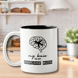Funny My Brain is on Airplane Mode Coworker Gift Tweekleurige Koffiemok
