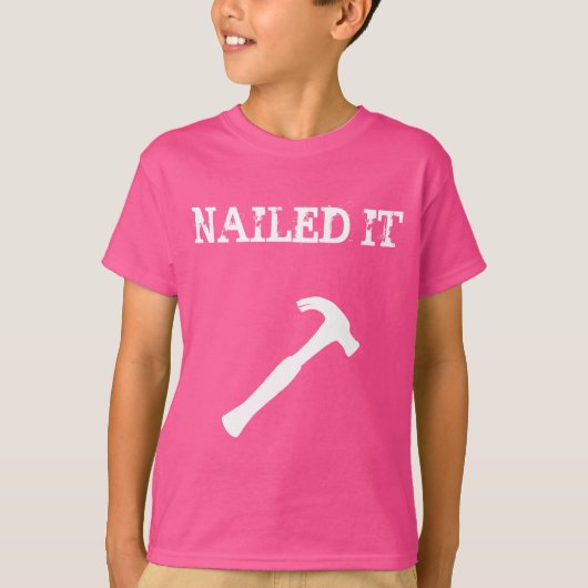 Funny Nailed. T-shirt (Voorkant)