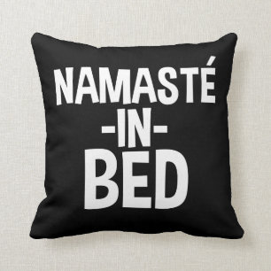 Funny Namaste in Bed kussen