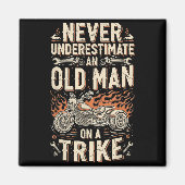 Funny Never Underestimate An Old Man On A Trike Gr Magneet (Voorkant)