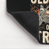 Funny Never Underestimate An Old Man On A Trike Gr Muismat (Hoek)