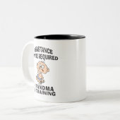 Funny New Grandma Tweekleurige Koffiemok (Voorkant links)