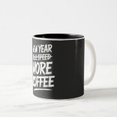 Funny New Year More Coffee Sarcastic Resolution Tweekleurige Koffiemok (Voorkant rechts)