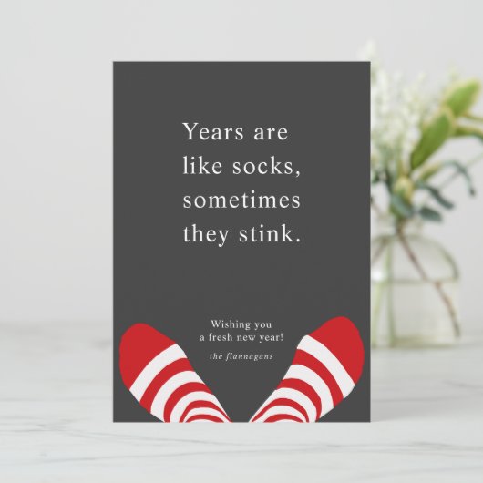 Funny New Years Sokken Red Black Feestdagenkaart (Staand voorkant)