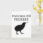 Funny New Zealand Quote Kiwis Have Big Peckers Quo Kaart (Gele Bloem)