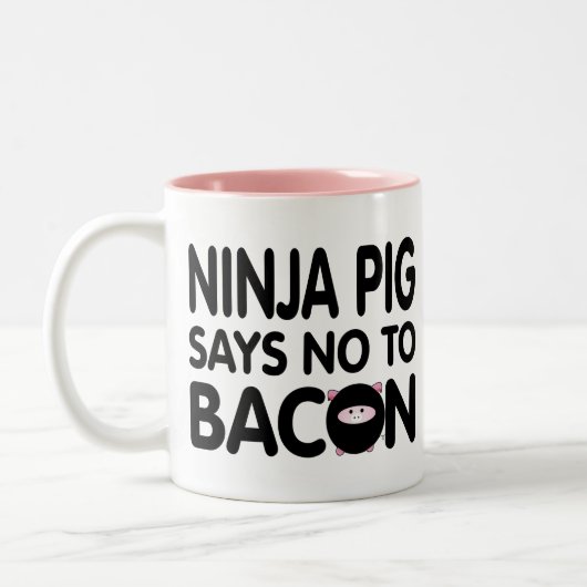 Funny Ninja Pig zegt nee tegen Bacon Tweekleurige Koffiemok (Links)