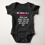 Funny Nurse Baby Bodysuit<br><div class="desc">Funny Nurse Baby Bodysuit

Cute baby body suit voor een baby met een verpleegster mama.  
Witte bodysuit en de voorkant heeft: "Mijn moeder is een verpleegster. Ze kan je helpen of pijn doen,  zodat ze aardig tegen me is" in witte letters.
BESCHIKBAAR IN VERSCHILLENDE STYLEN EN GROOTTEN</div>
