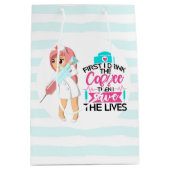 Funny Nurse Gezegde met Big Hypodermic Needle Medium Cadeauzakje (Voorkant)