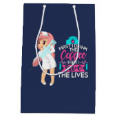 Funny Nurse Gezegde met Big Hypodermic Needle Medium Cadeauzakje (Achterkant)